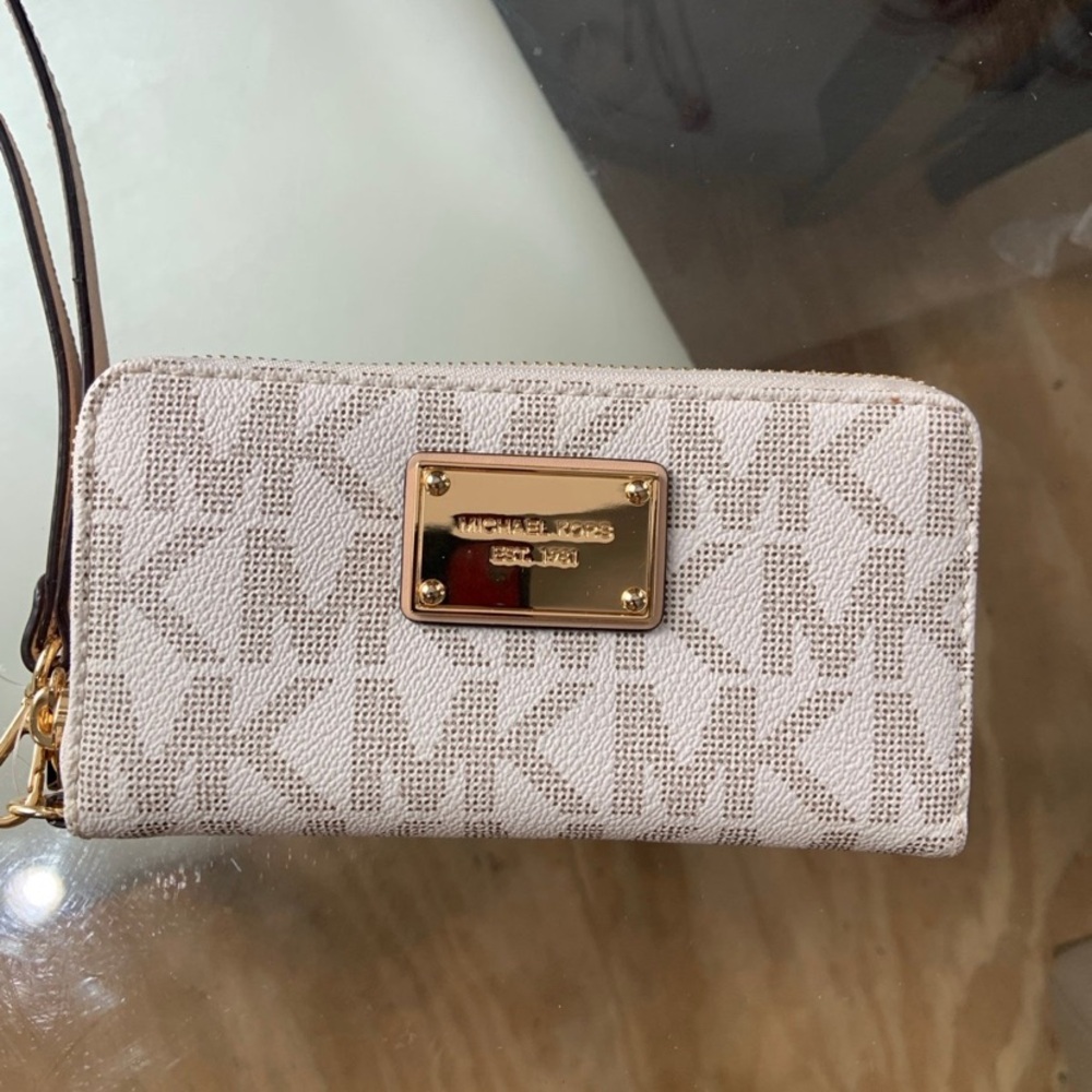 Michael Kors cream wallet - never worn